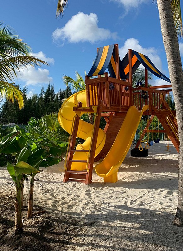 Xquisite Catamaran Center - Play Center