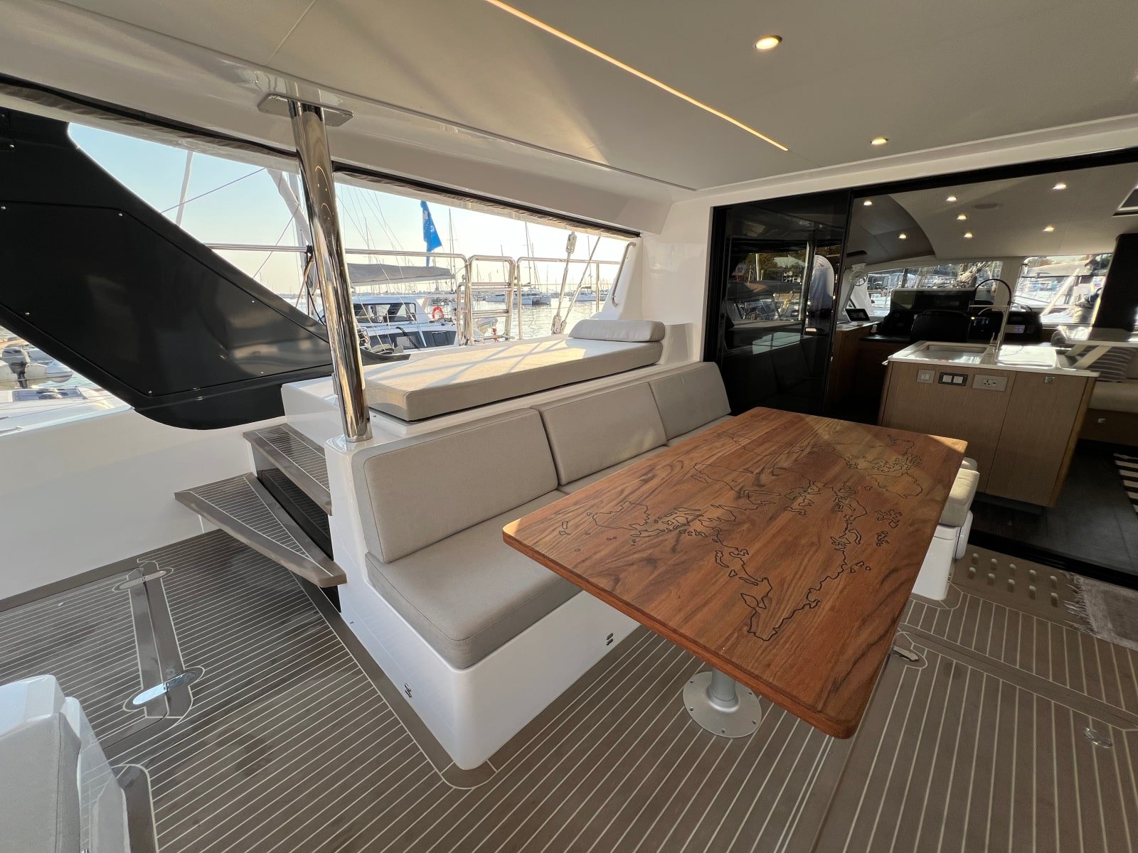 SIXTY SOLAR SAIL Exterior