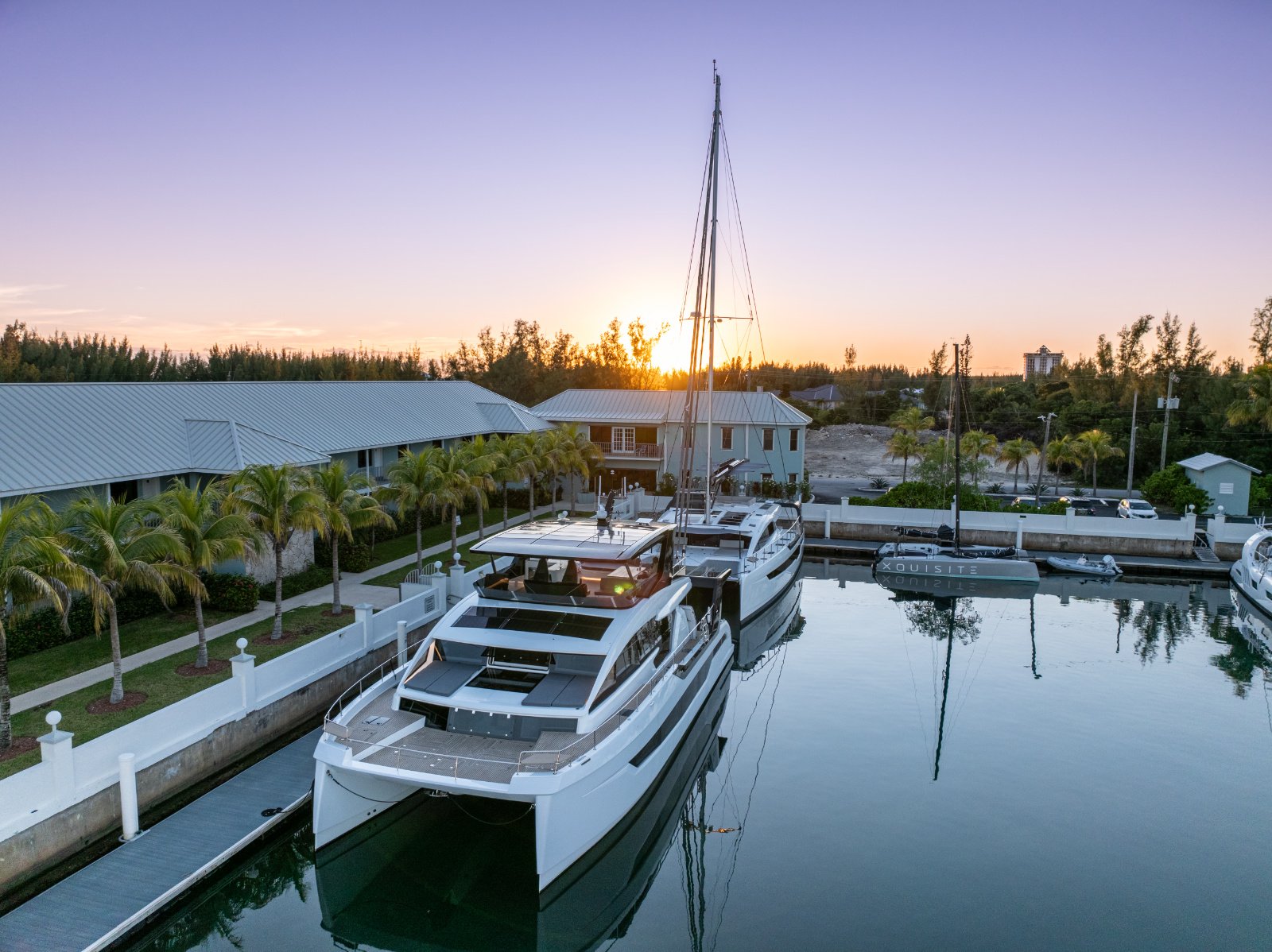 Xquisiste Catamaran Center