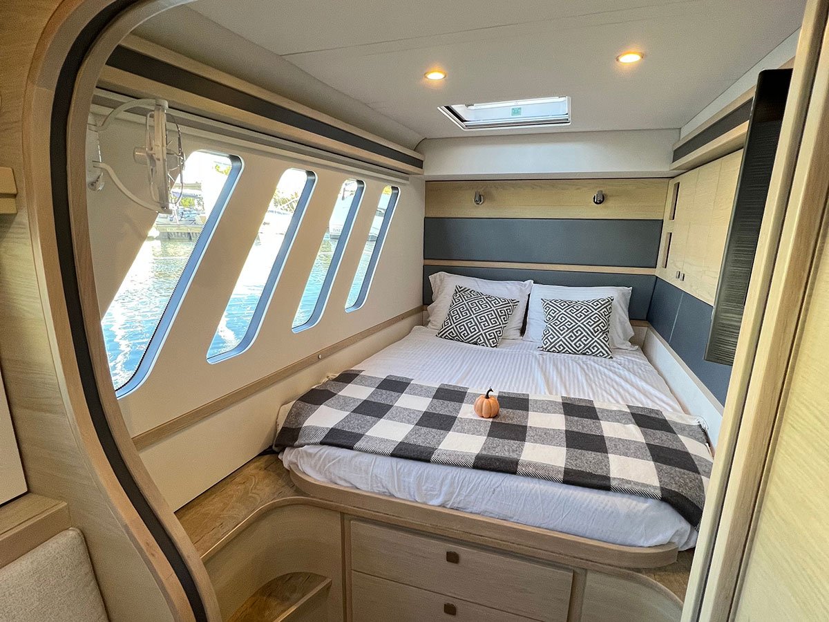 X54' E-PLUS Interior