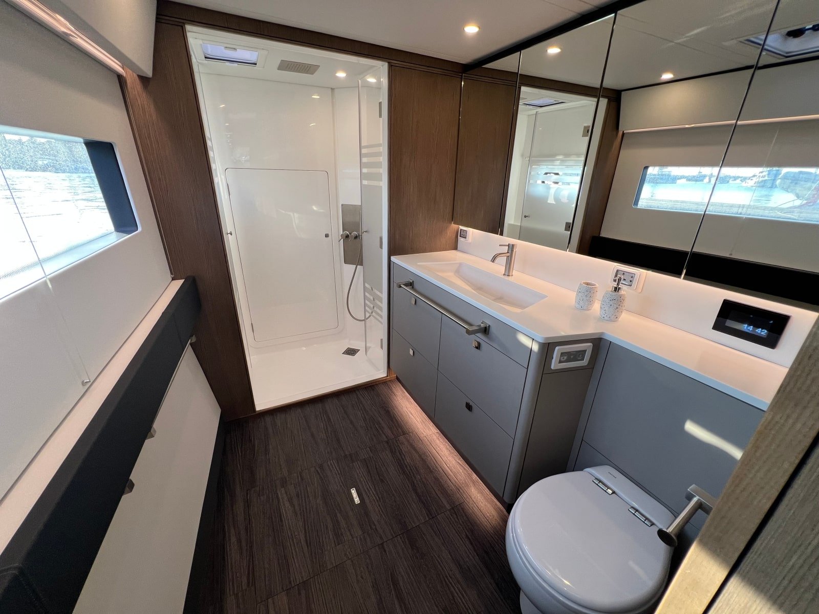 SIXTY SOLAR SAIL Interior