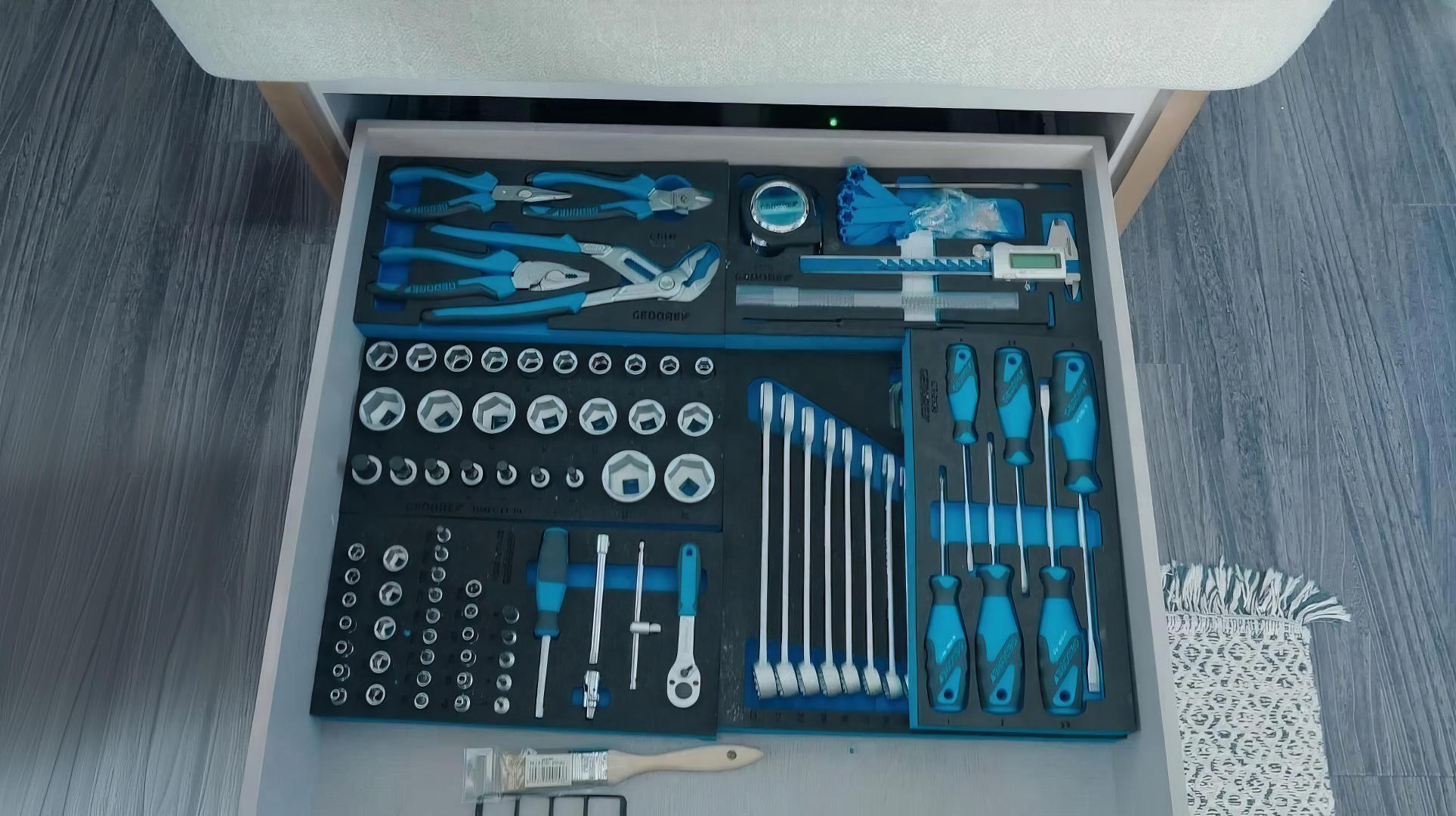 XQUISITE SIXTY SOLAR SAIL - Complete Toolkit