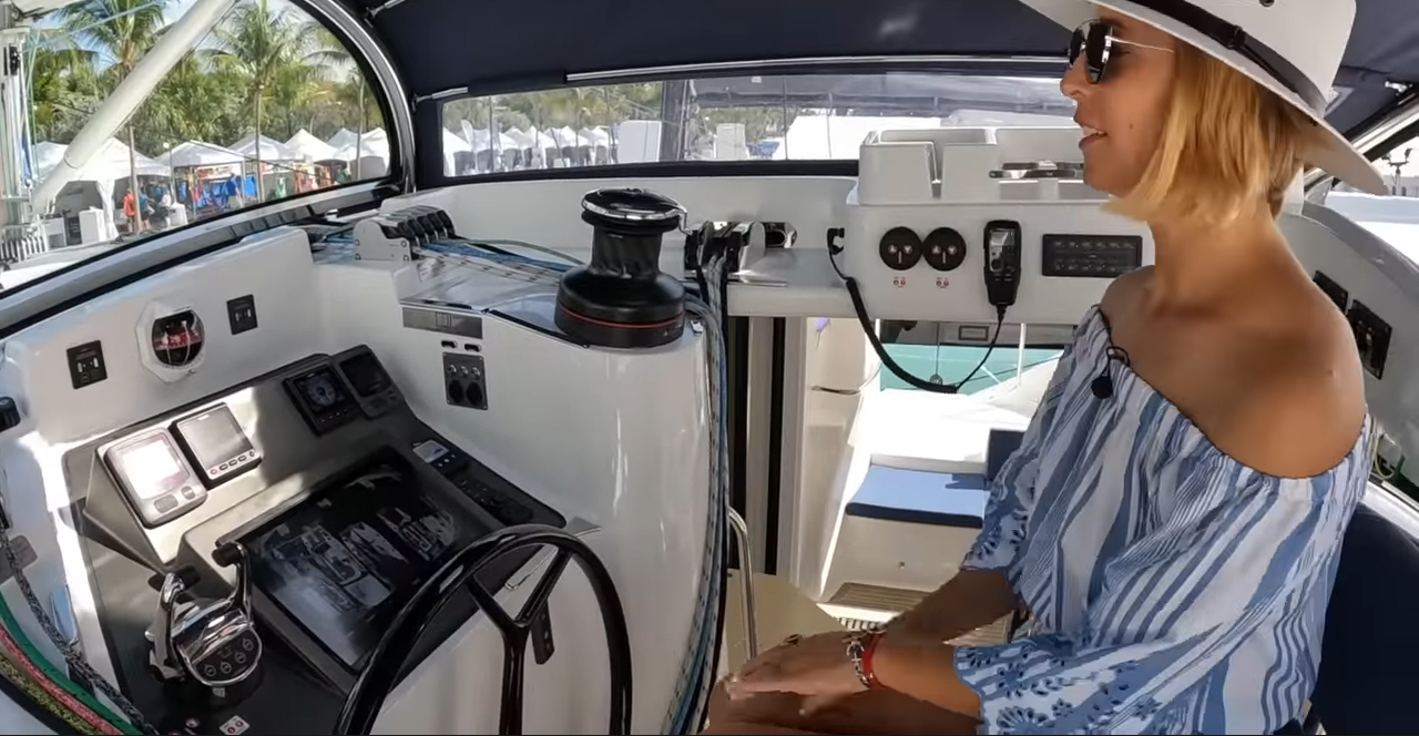 X5 Plus - Helm Station